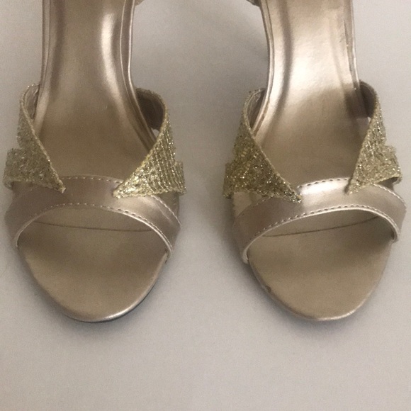 Women’s Madeline Stuart gold heels size 8.5 - Picture 2 of 7